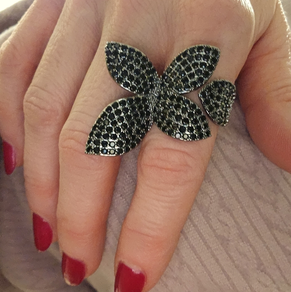 NEW Black Crystalled Floral Ring - Picture 2 of 11